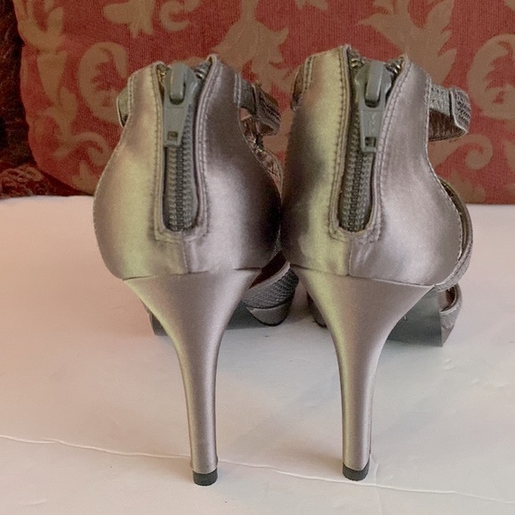 Moda Spana gray sequin sparkle sandals  high heel size 8 1/2M cocktail formal 🌹 - Picture 3 of 10